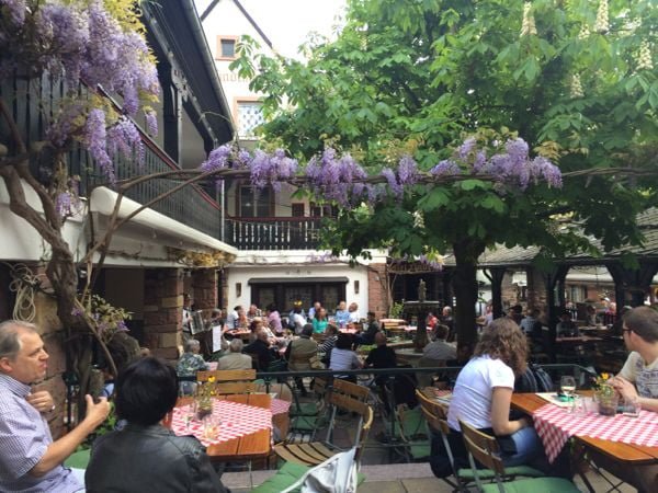 Wein & Biergarten na Drosselgrasse de Rüdesheim am Rhein