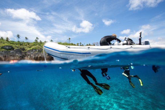 Embarcação que leva os mergulhadores aos Dive Sites