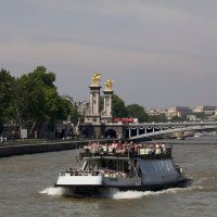 Passeio de barco em Paris Passeio de barco em Paris