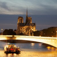 Passeio de barco e Notre-Dame em Paris Passeio de barco e Notre-Dame em Paris