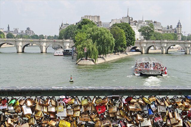 Passeio de Barco em Paris