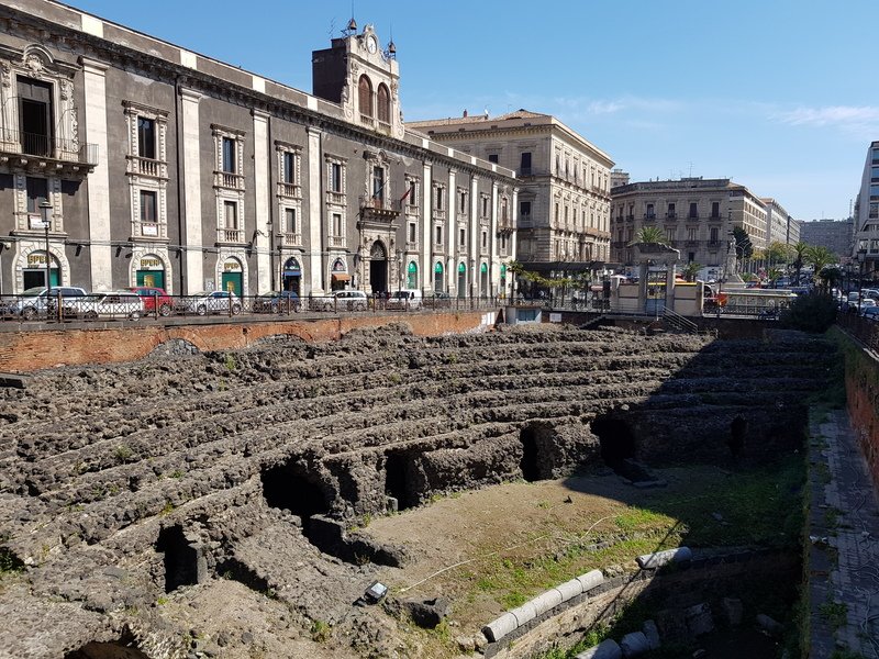 Resultado de imagem para anfiteatro romano catania