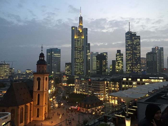 Curiosidades sobre Frankfurt Skyline noturno