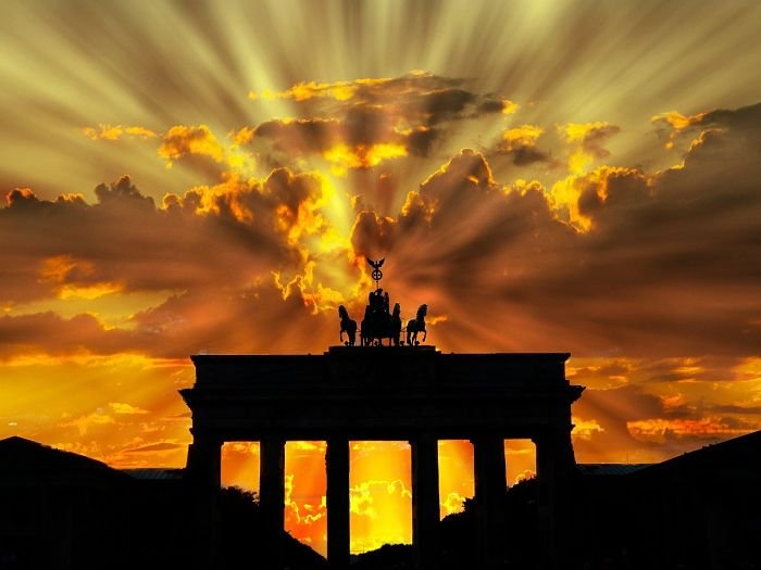 Vocabulário Básico de Alemão para Viagem Geral e Emergências brandenburger-tor-Imagem de ArtTower por Pixabay