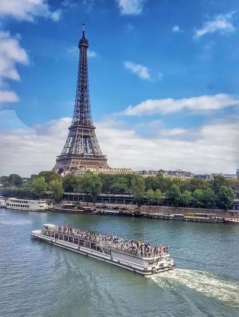 Torre Eiffel vista do metro